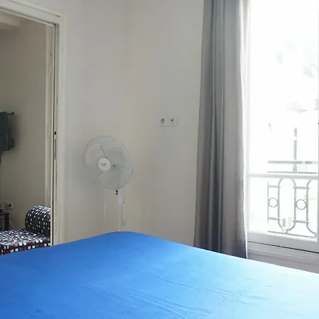 Champs Elysees 2 Pieces 8 * Paris